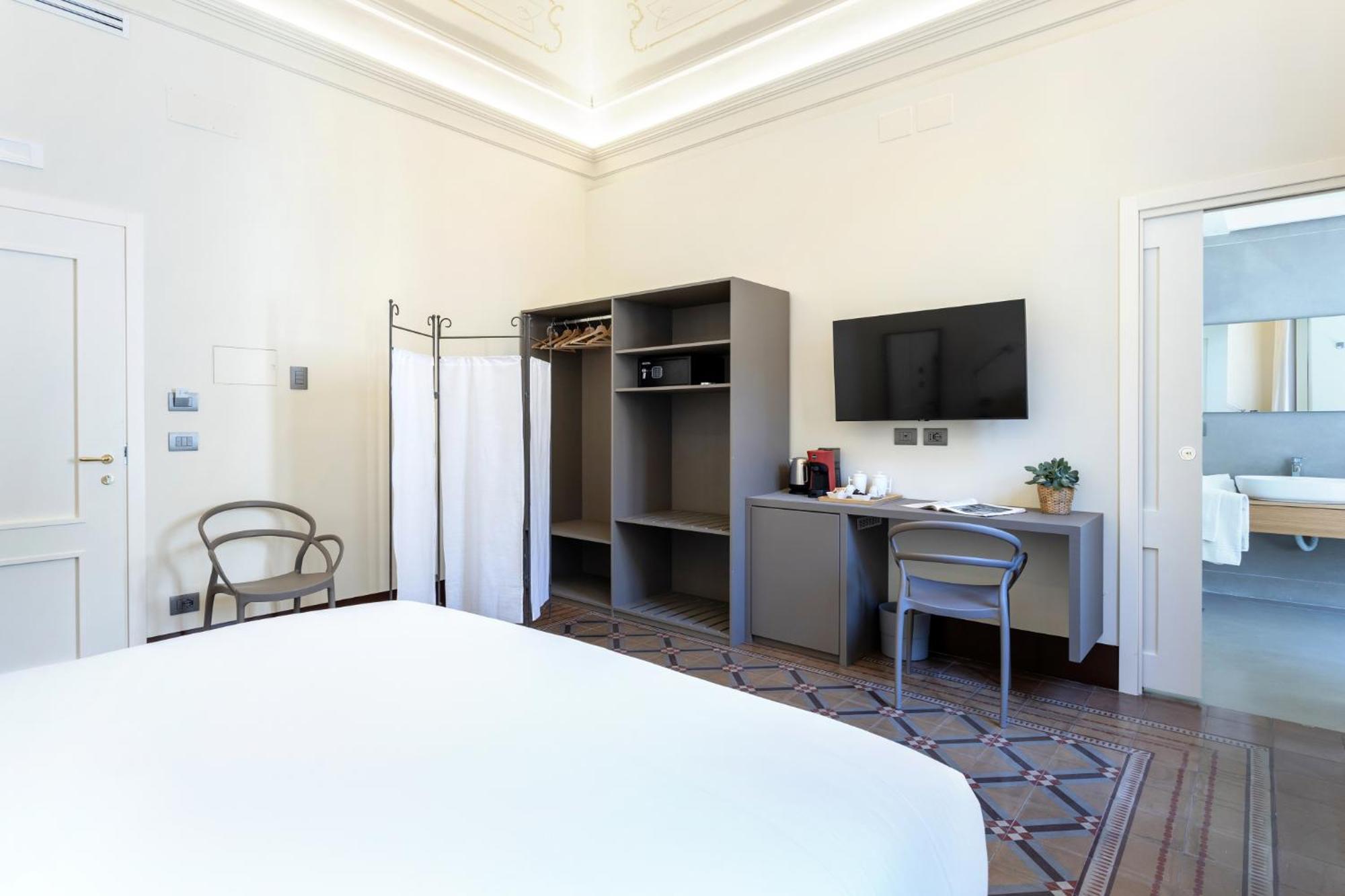 Palazzo Costarelli - Bed And Breakfast Катания Стая снимка