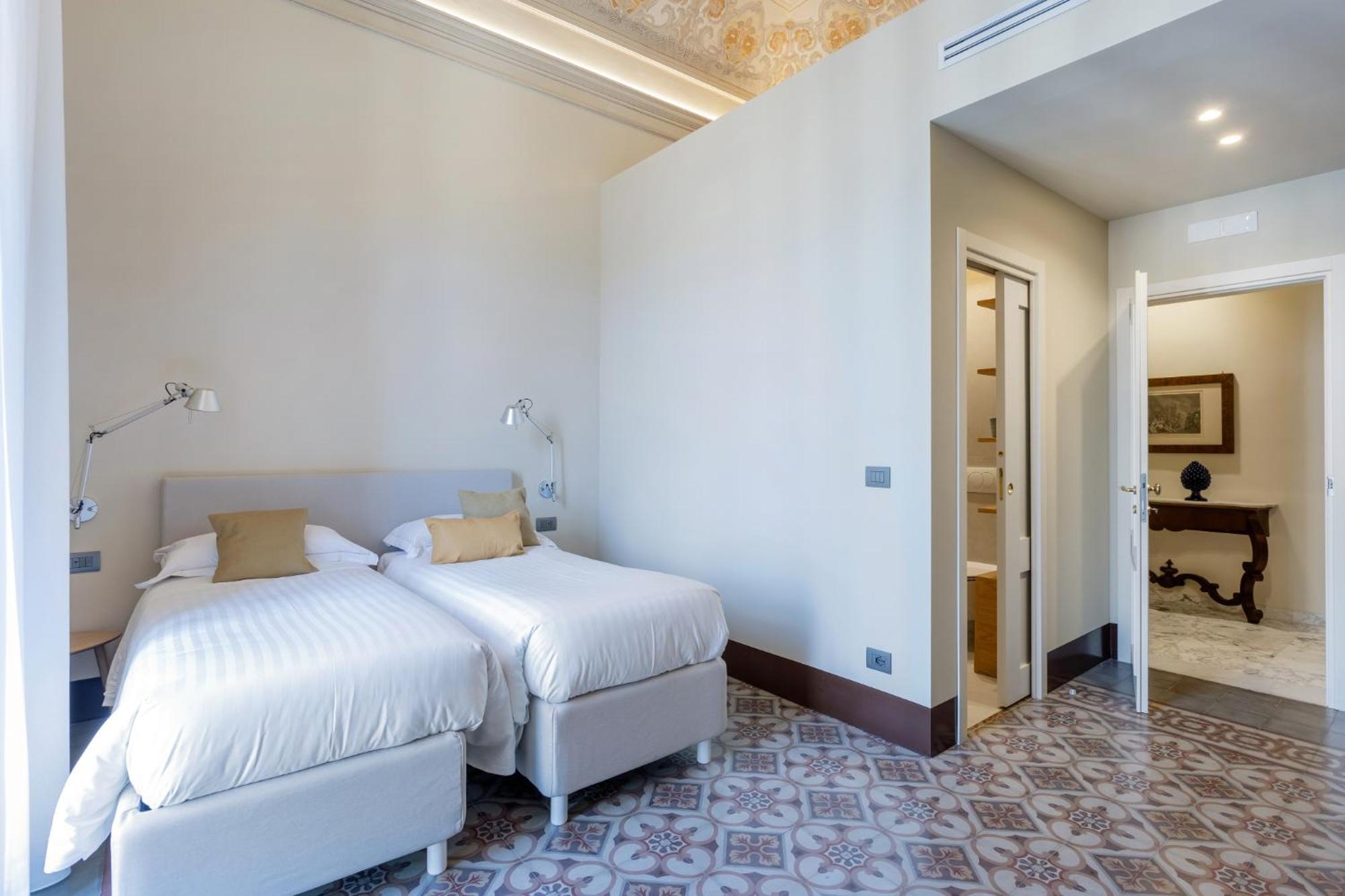 Palazzo Costarelli - Bed And Breakfast Катания Стая снимка