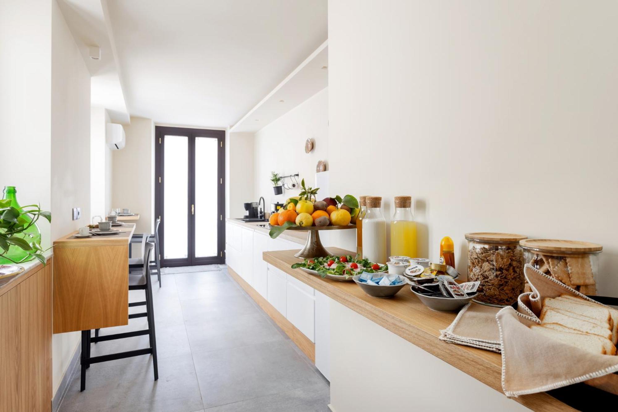 Palazzo Costarelli - Bed And Breakfast Катания Екстериор снимка